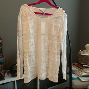 🍀 NWT Lucky Brand Top w/Detailed Pattern and Shoulder Buttons 🍀